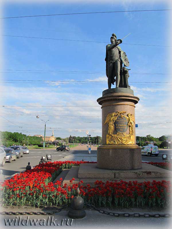 Марсово поле (Санкт-Петербург). Памятник Суворову. Фото.