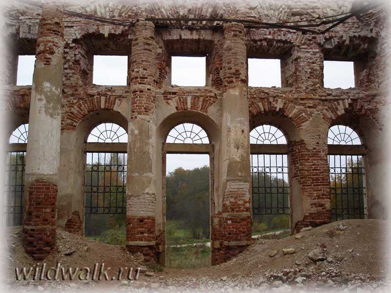 Развалины церкви Святой Троицы на Пятой Горе. Фото.