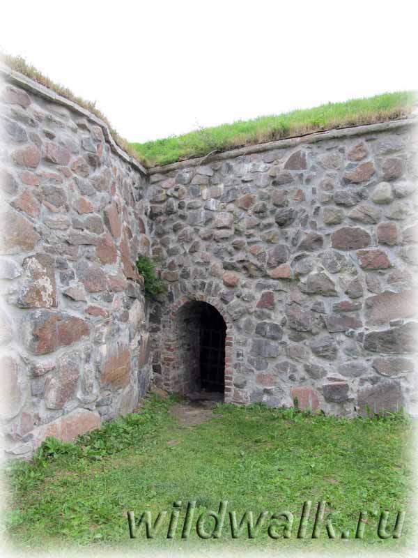 Потайные ворота в стене Кексгольмской крепости.